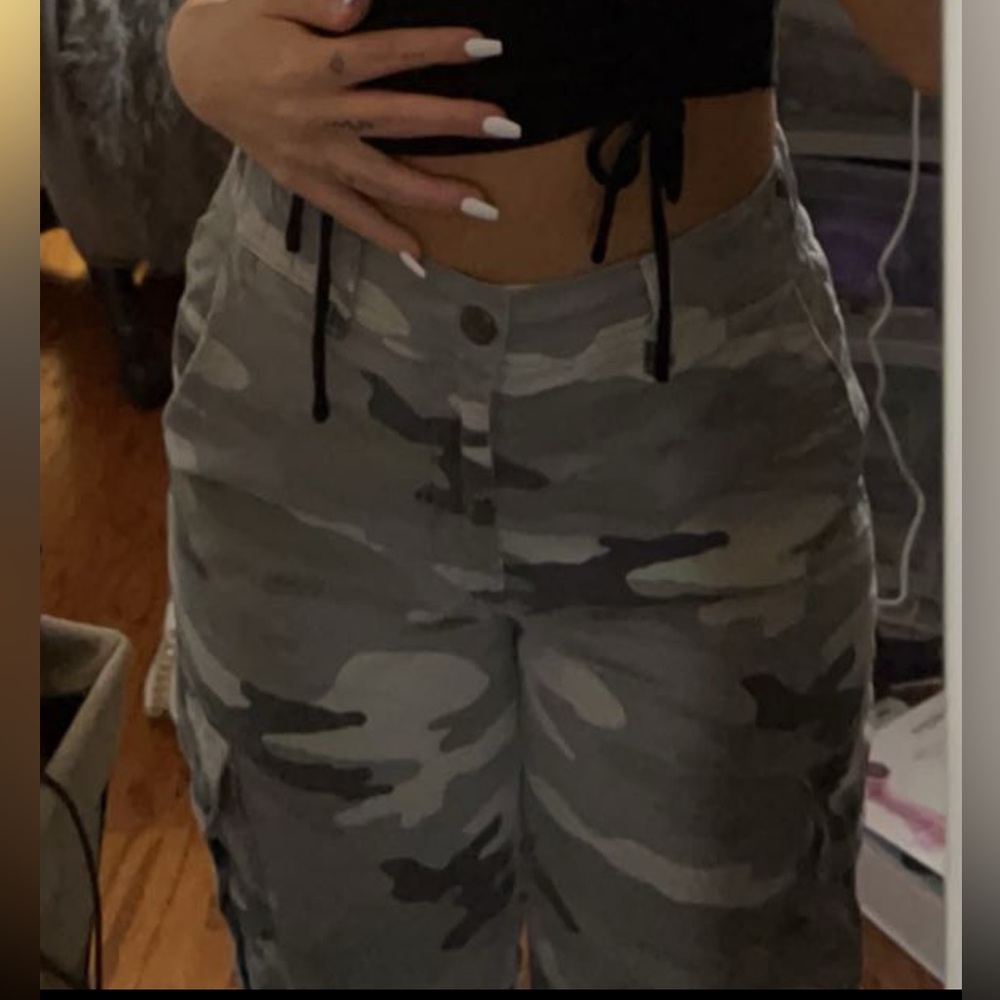 American Eagle Grey Camo Cargo Jean - Picture 13 of 13